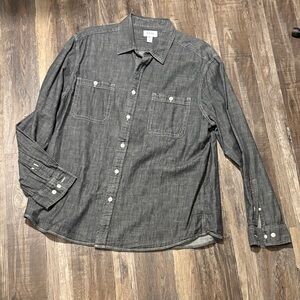 Men's Gray Button-Up Shirt